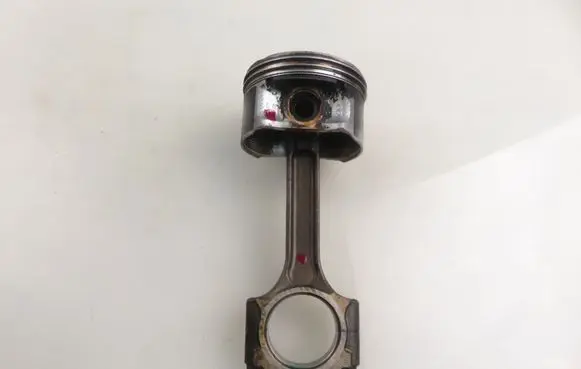Nissan Qashqai Piston with connecting rod 