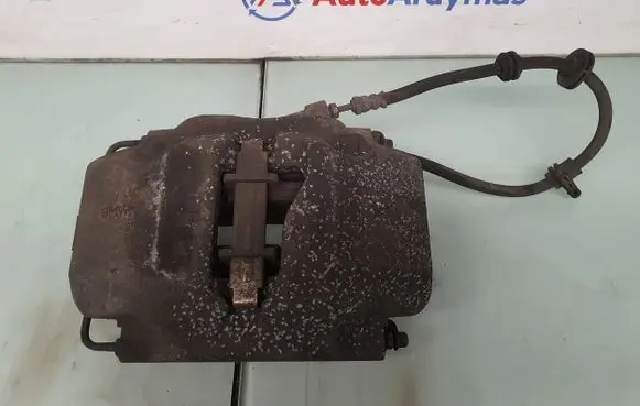 Front brake caliper