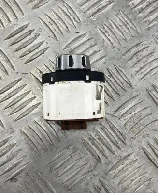 Volkswagen Touareg II Differential lock switch 7P6941435D 30080038 1991107S