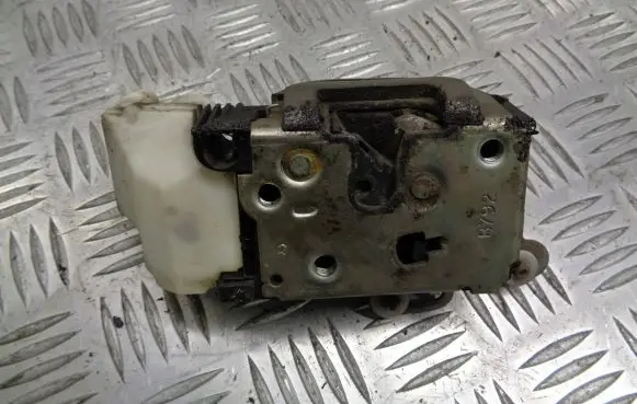 Alfa Romeo 147 Front door lock