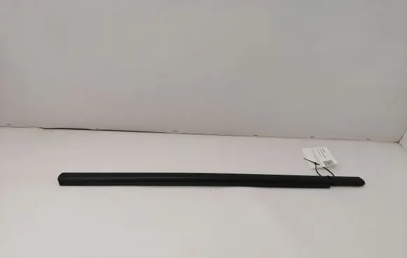 Mercedes-Benz C W203 Rear side glass trim 