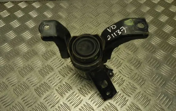 Toyota RAV 4 (XA40) Engine mount bracket VD21137