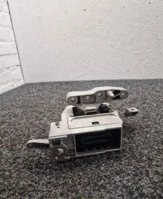 BMW 2 F44 Engine mounting bracket 8835572