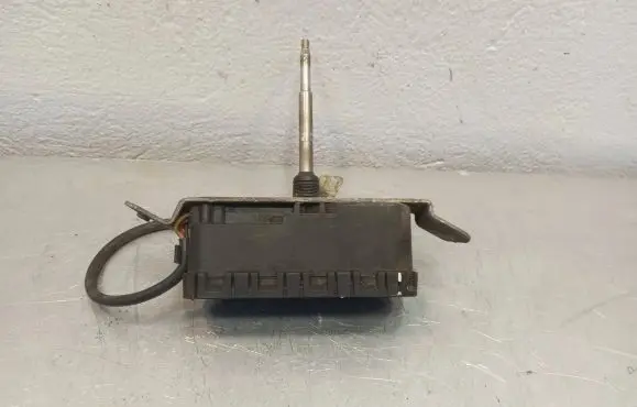 Volvo S80 Headlight wiper motor 8620954