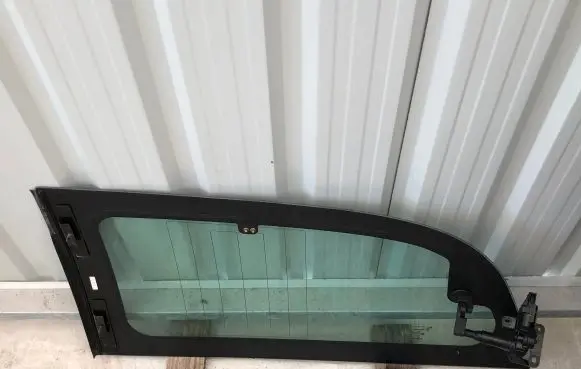 Chrysler Grand Voyager V Rear side window 43R001238 E000215 DOT15LT0M101