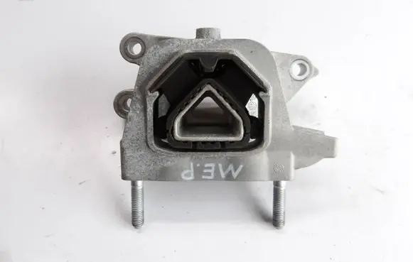 Opel Mokka B Engine mount bracket 9826533880