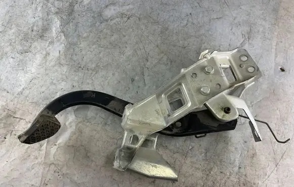 Opel Zafira A Brake pedal