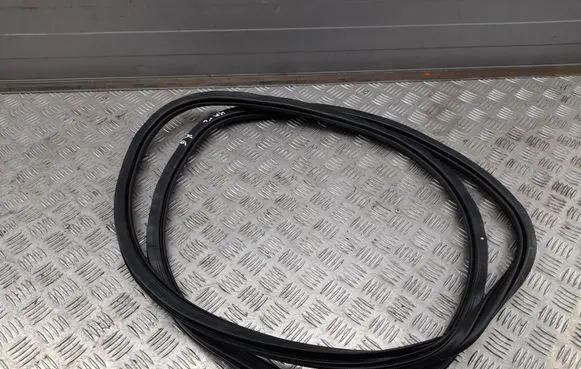 Audi Q7 4M Rear door rubber seal (on body) 4M0833721C