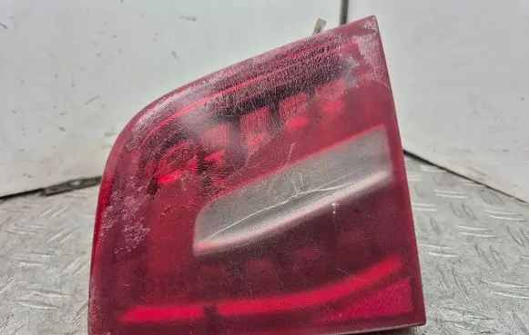 Tailgate rear/tail lights