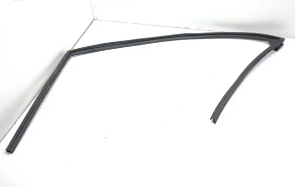 Hyundai i20 (BC3 BI3) Rubber seal front door window/glass 