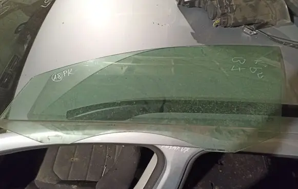 Volkswagen PASSAT B7 Front door window/glass (coupe) 