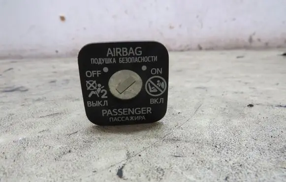 Toyota Avensis T270 Passenger airbag on/off switch KRIS235789