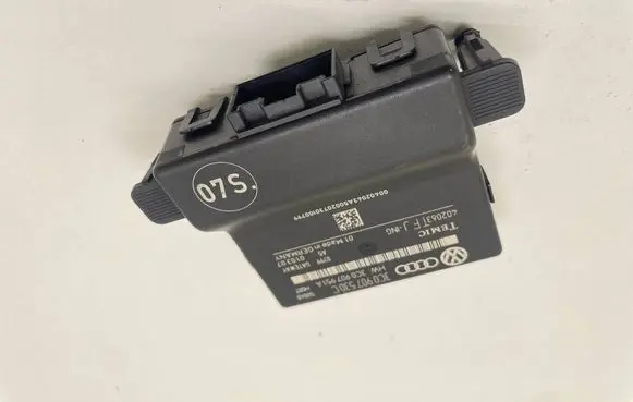 Volkswagen PASSAT B6 Gateway control module 3C0907951A 3C0907530C 402063F