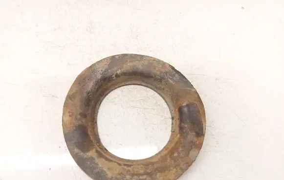 Toyota RAV 4 (XA30) Front coil spring rubber mount