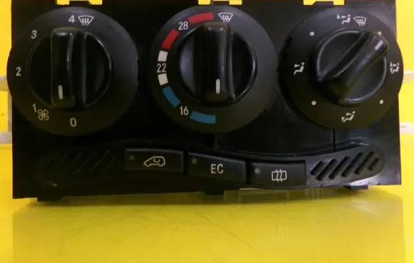 Mercedes-Benz A W168 Climate control unit 1688300485 K102498