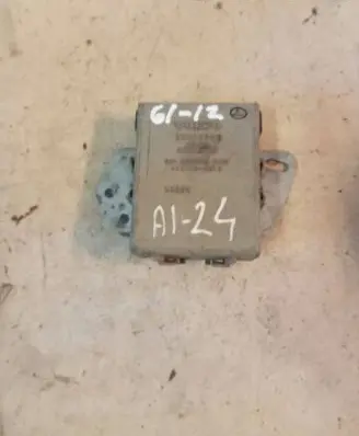 Volvo S40, V40 Coolant fan relay 30616788 1881008012