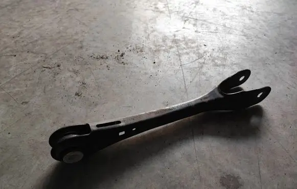 BMW 5 G30 G31 Rear upper control arm/wishbone 6893528