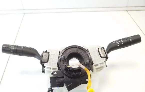Mazda 3 II Wiper turn signal indicator stalk/switch BFS217H006