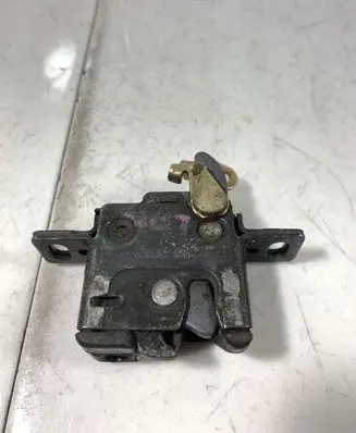 Audi A6 S6 C4 4A Tailgate/trunk/boot lock/catch/latch 4A9827505C