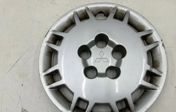 Mitsubishi Space Wagon R15 wheel hub/cap/trim mr316166