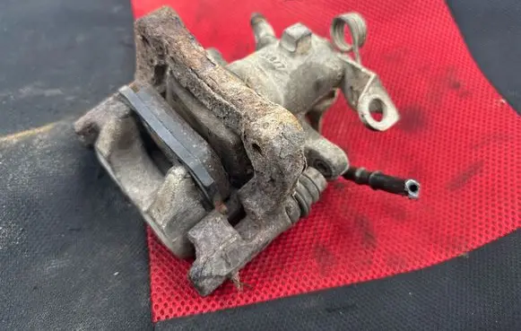 Volkswagen Golf IV Rear brake caliper 60817