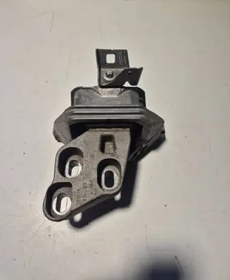 Mercedes-Benz B W246 W242 Engine mount bracket A2462400617 Q00914253