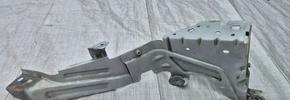 Volvo XC40 Fender mounting bracket 32348653