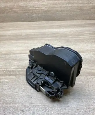 BMW X3 F25 Front door lock 7276668 A053702 RIGHTSIDE