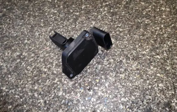 Audi A8 S8 D3 4E Mass air flow meter 057906461F