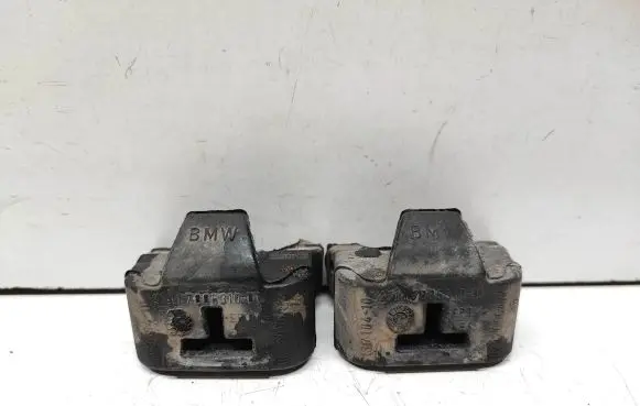 BMW 1 E82 E88 Radiator mount bracket 7805310