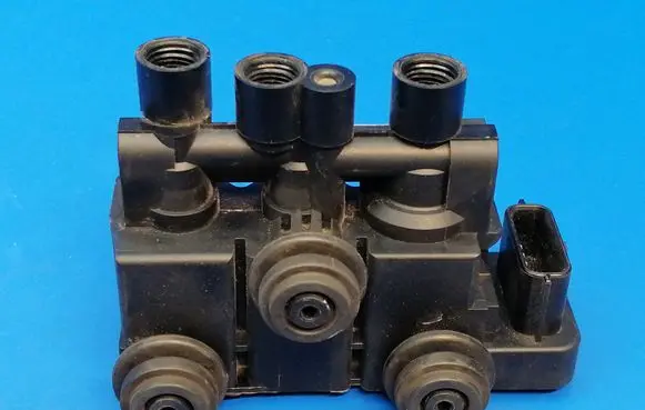 Land Rover Discovery 5 Air suspension valve block CPLA5B710AC