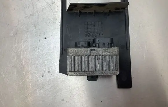 Opel Insignia A Glow plug pre-heat relay 55574293