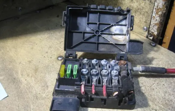 Volkswagen Sharan Fuse module TRWMROTRA4085