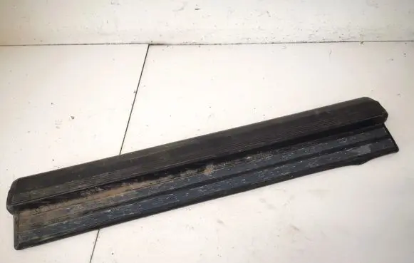 Front sill trim cover