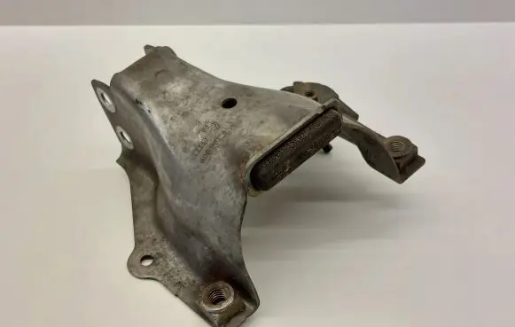 Audi A4 S4 B8 8K Engine mounting bracket 8K0399059