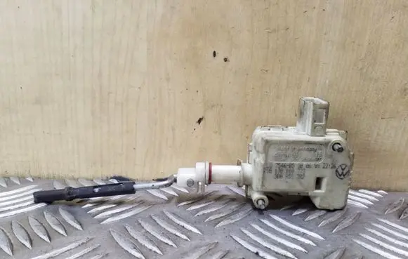 Fuel tank cap lock motor