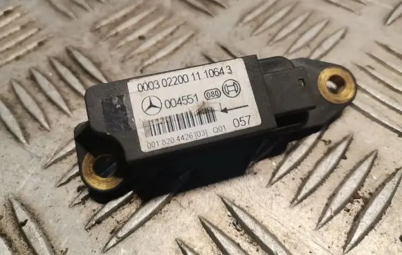 Mercedes-Benz C W203 Airbag deployment crash/impact sensor 0018204426