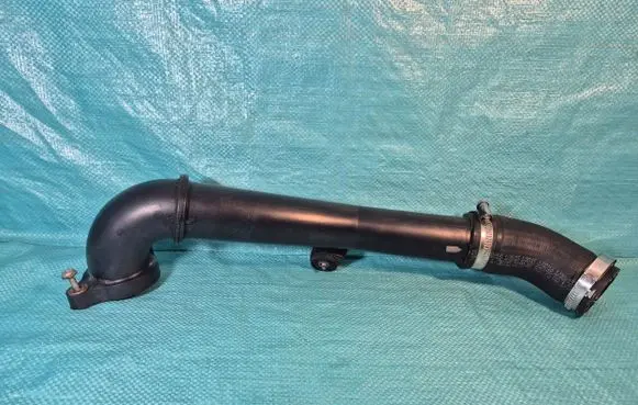 Volkswagen Golf VII Intercooler hose/pipe 04L145770H