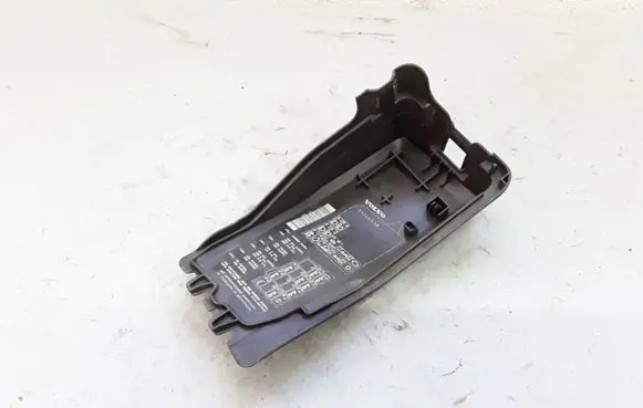 Volvo S60 Fuse box cover 31346538