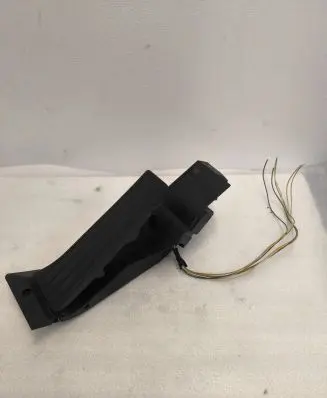 Accelerator throttle pedal
