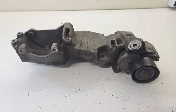 Opel Vivaro Generator/alternator bracket 8200527320