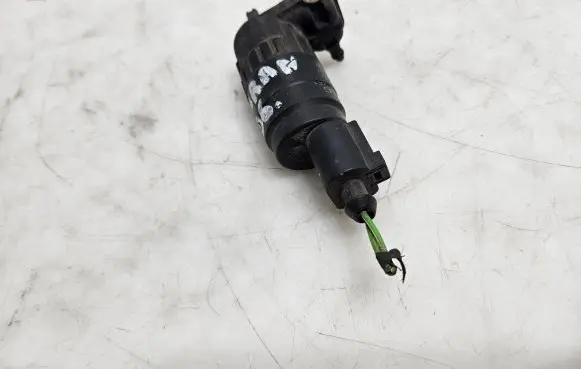 Volkswagen Touran I Windscreen/windshield washer pump 1K6955651