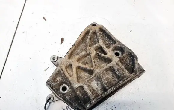 Chevrolet Captiva Engine mounting bracket 96440352