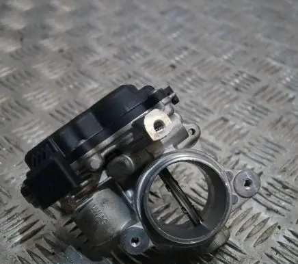 Volkswagen Jetta VI Throttle valve