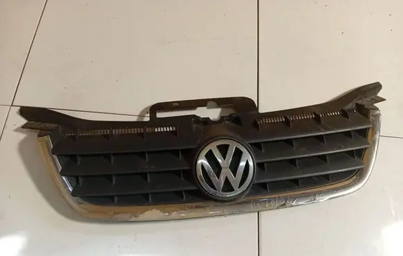 Volkswagen Touran I Front grill 1T0853651