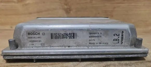 Volvo XC90 Engine control unit/module 0281011441