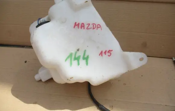 Mazda 5 Windshield washer fluid reservoir/tank