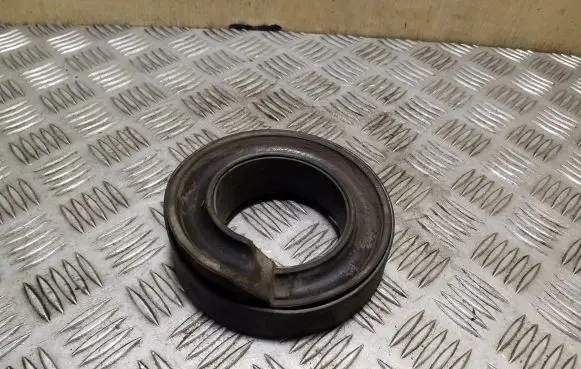 Volkswagen Touareg II Front coil spring rubber mount 7P0411178A 7P0411189A