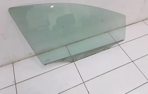 Mercedes-Benz B W245 Front door window glass four-door