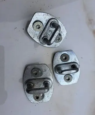 Toyota Avensis T270 Front door lock loop/hook striker 